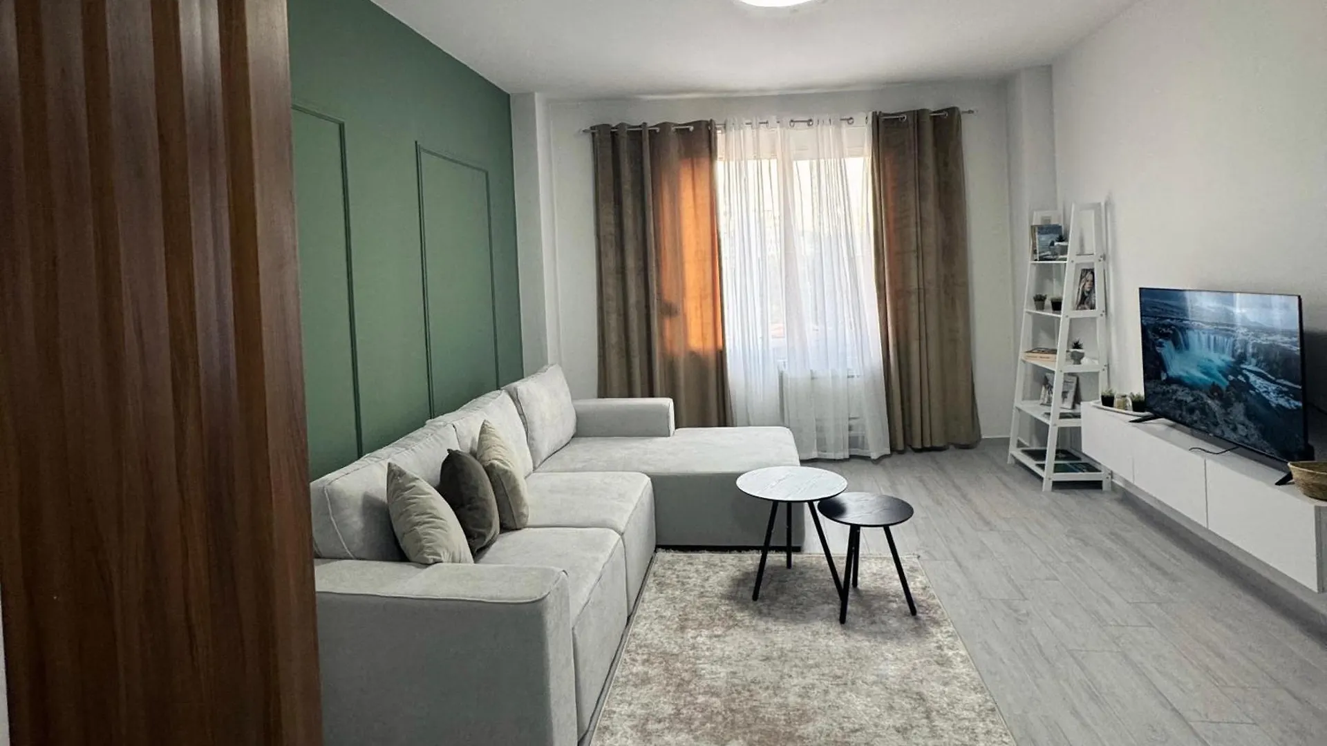 Enol Plazza Apartment location