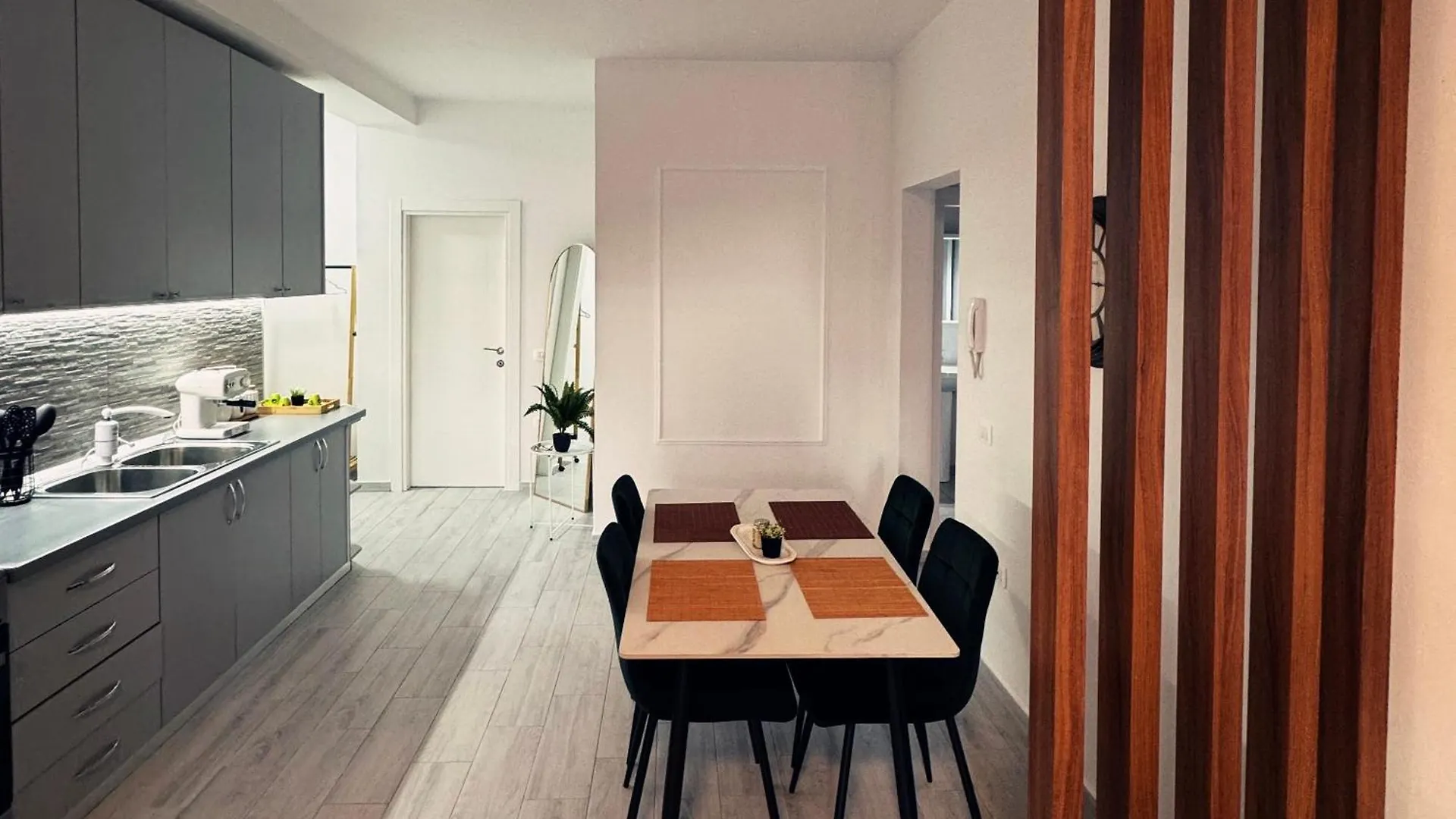 Enol Plazza Apartment Tirana 0*,